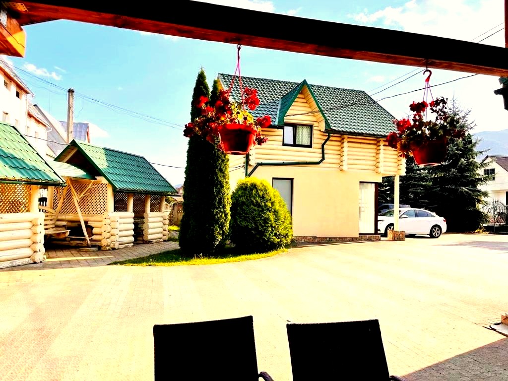 Golden Lemon exterior